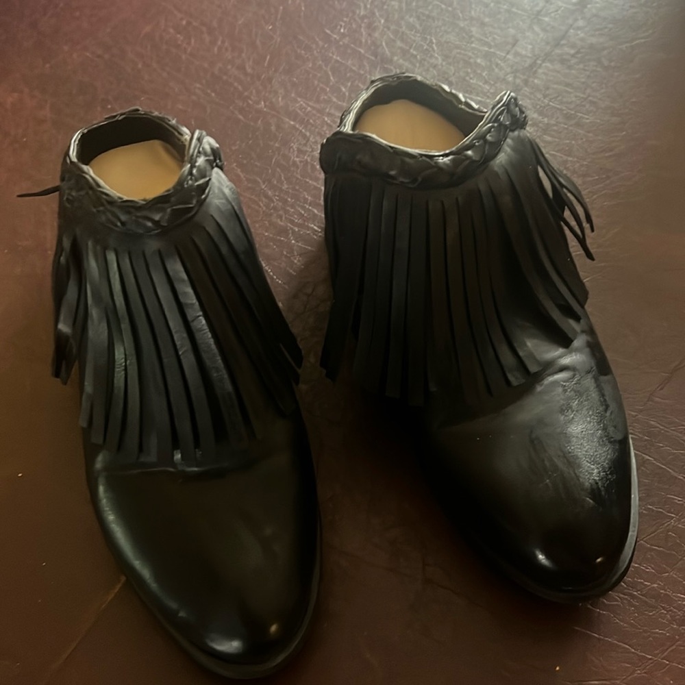 Pierre Dumas fringe clogs size 8
